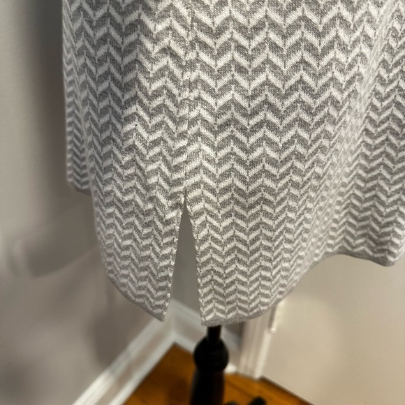 Aspen Women's Mock oversized Turtleneck Sweater. Chevron Pattern. and White. XL - Picture 12 of 14